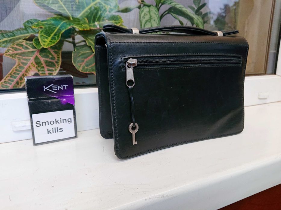 Легкая и удобная  кожаная барсетка из Англии!