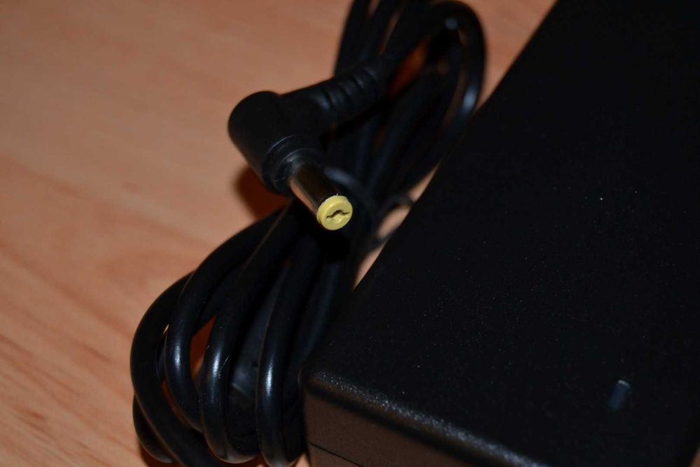 Carregador Emachines 5.5 x 1.7 mm + Cabo