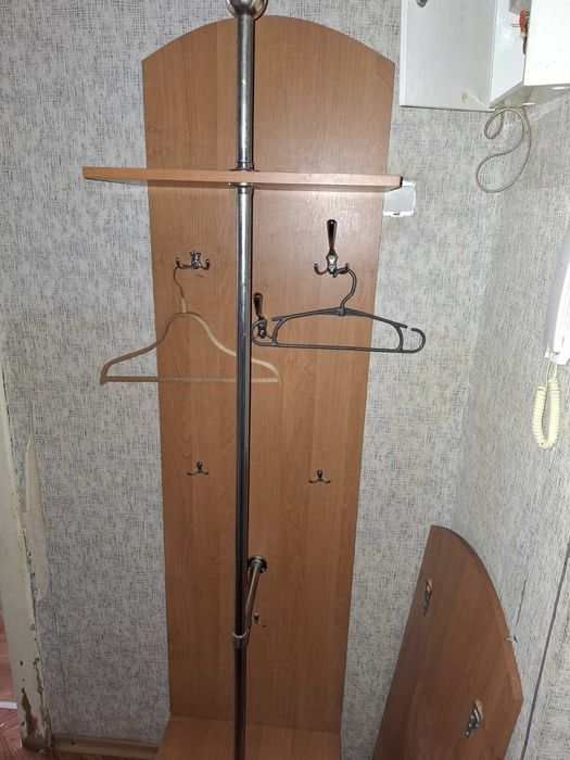 Продам прихожую небольшого размера