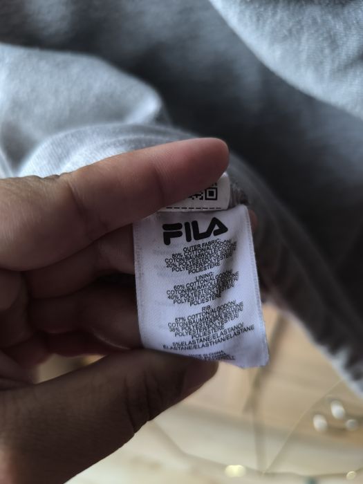 Szara krótka bluza z kapturem FILA (Crop Top) – Rozmiar M