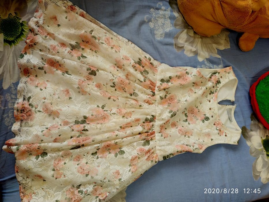 Платье красивенное.