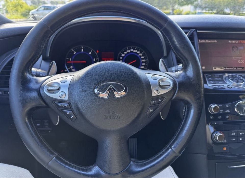 INFINITI FX 3.0D  240cv  4WD
