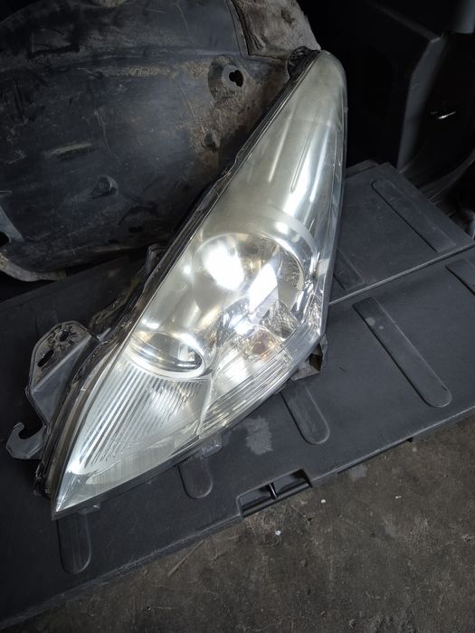 Lampa przednia lewa strona peugeot 3008 5008