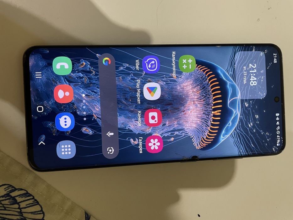 Телефон   Самсунг  S20.