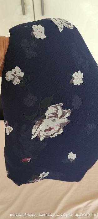 Kupon materiału żorżeta granat w kwiaty