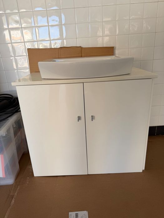 Móvel com lavatório