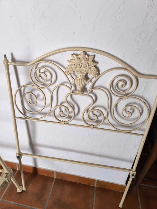 Colchão espuma (NOVO) + Cama ferro antiga