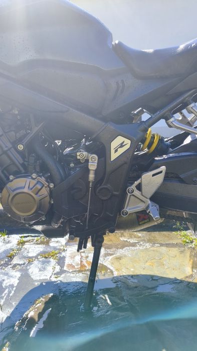 Honda.  CB650  R