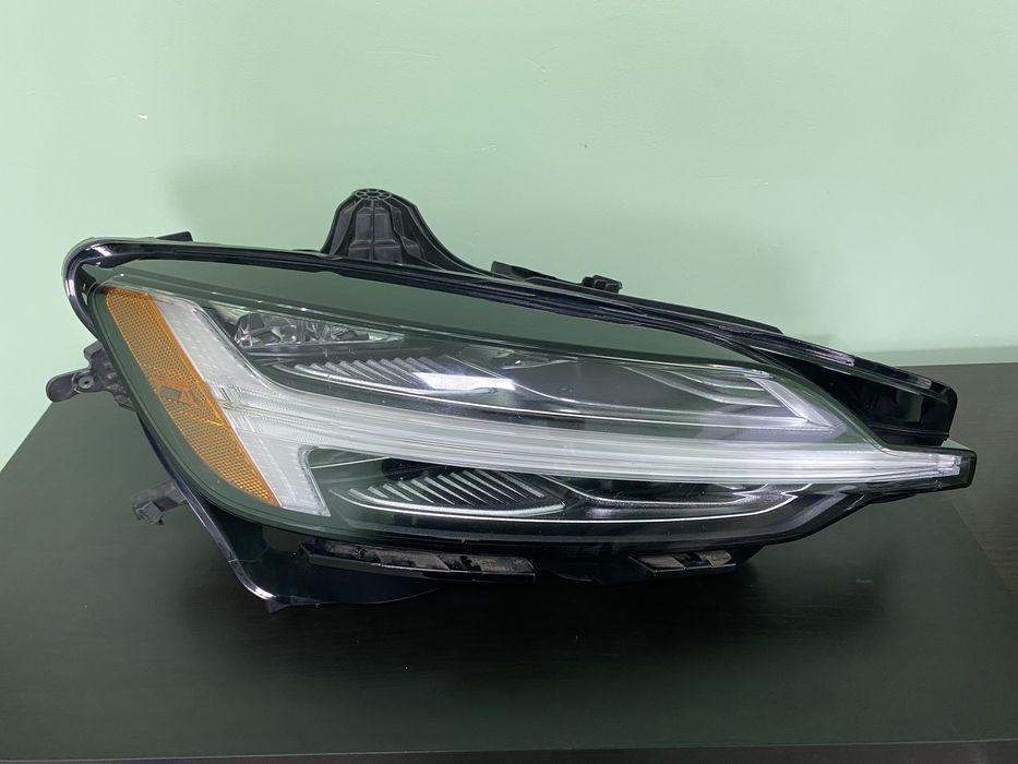 Фара VOLVO S60 III V60 II права MID LED USA США америка 2018-2024рр