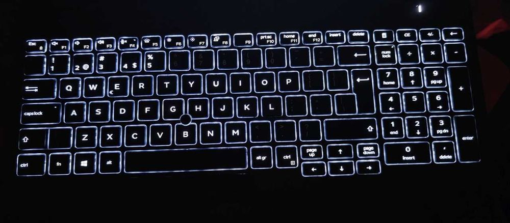 Szybki Dell Latitude 5500 Win 11 16/512 i5-8365u Podświetlana klaw 15,