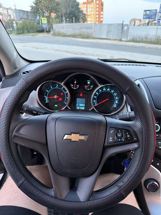 Продам автомобіль Chevrolet Cruze 2012 року