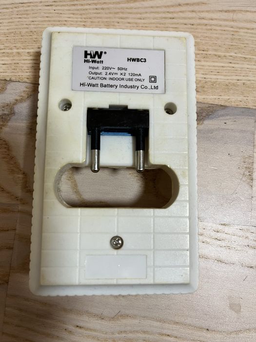 Зарядное устройство для аккумуляторов AA/AAA