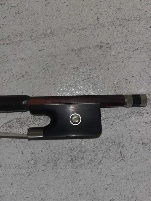 Smyczek wiolonczelowy pernambuco 83,7 g – srebrne okucia