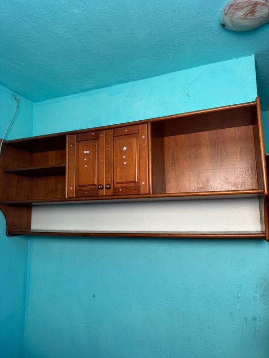 Estudio cama de solteiro e colchão + roupeiro + estante