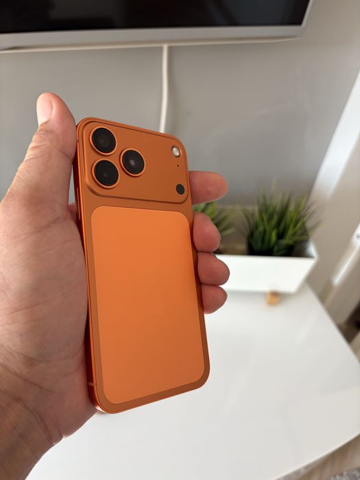 iPhone 12 64gb в корпусі 17 pro.