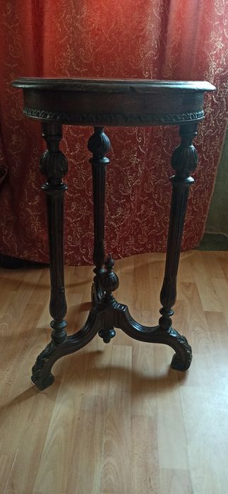 Столик- жардиньерка