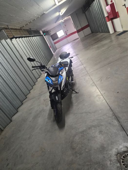 Suzuki gsx-s125 praticamente nova