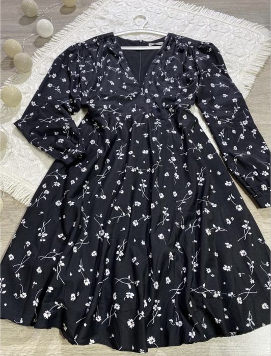Сукня чорна в дрібні квіти