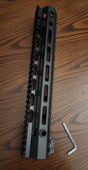 Цівка для AR-15: M-Lok, верхня планка Пікатінні, QD, чорна.