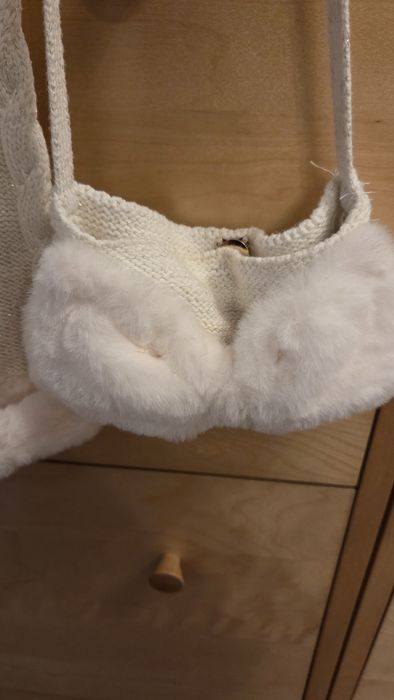 Elegancki sweterek z torebką rozmiar 128