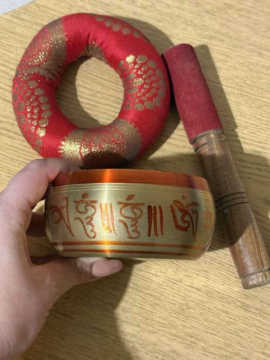 Співаюча тібетська чаша