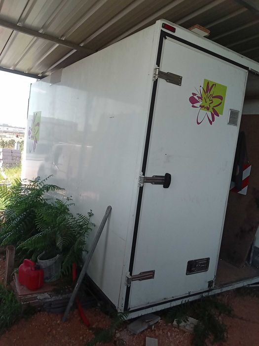 caixa carroçaria contentor fechado isotermico para carrinha