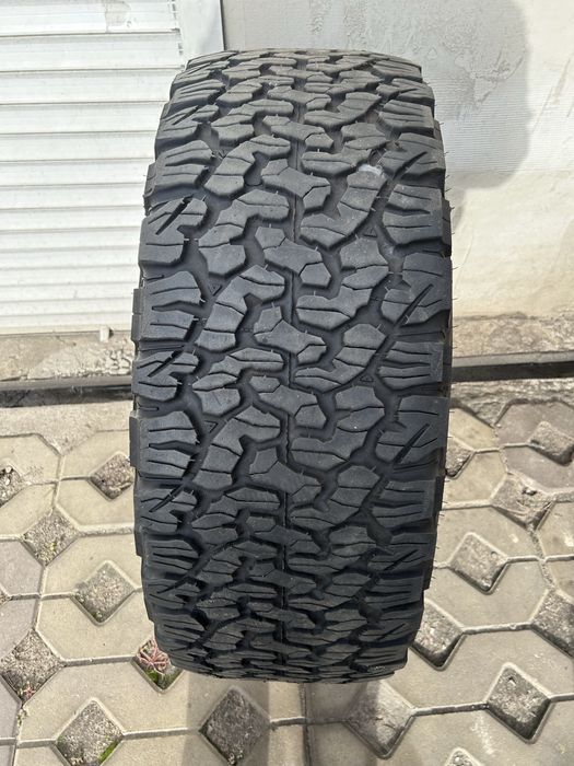 325 60 20 BFGoodrich All-Terrain T/A