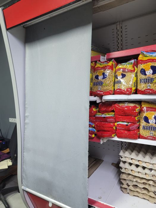 Холодильник для продуктів, працює