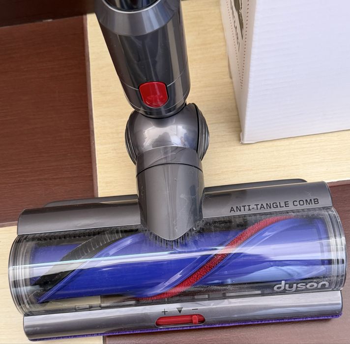 Dyson V15 Detect submarine