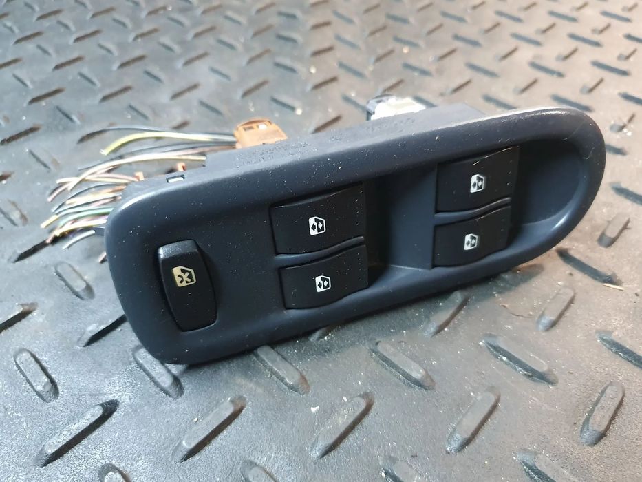Renault Scenic II - Grand Scenic II 8200160603 Przód strona lewa Przyciski szyb POSIADAM 2 SZT