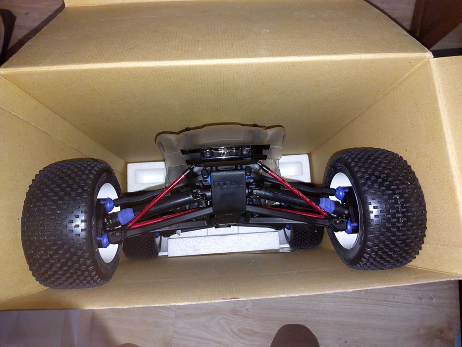 Traxxas revo 3.3 platinum edition