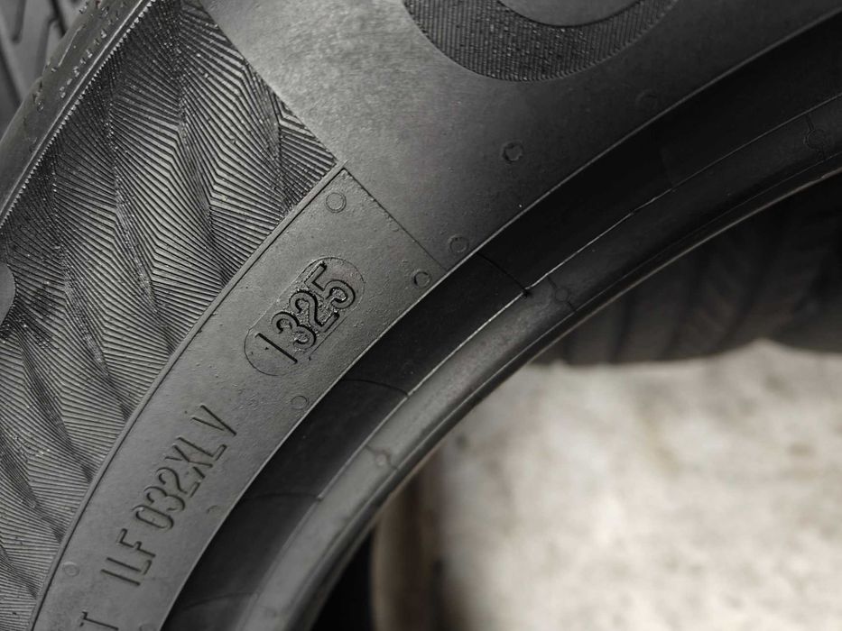 Шини літні комплект 235/50 R19 Continental PrimiumContact C
