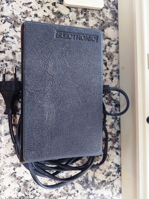 Maquina costura SINGER elétrica.