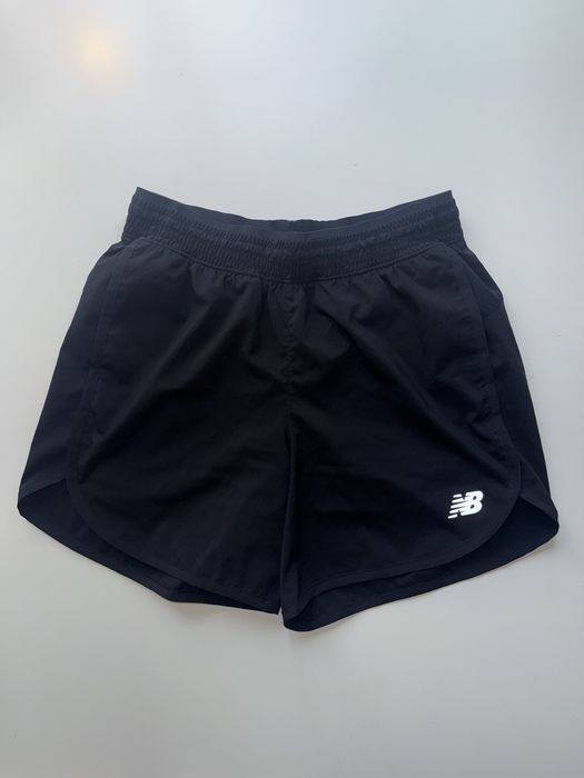 Жіночі шорти NEW BALANCE