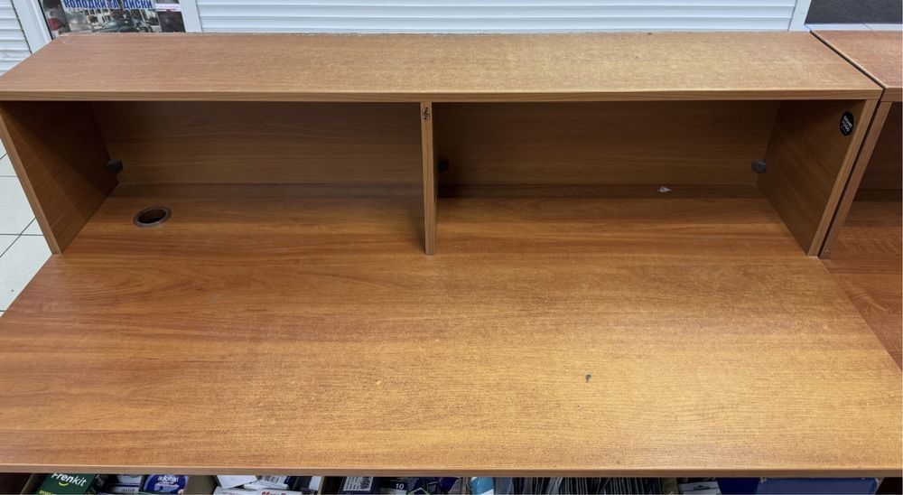 Стол с полками