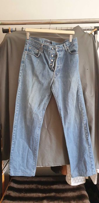 Jeans de homem com botões