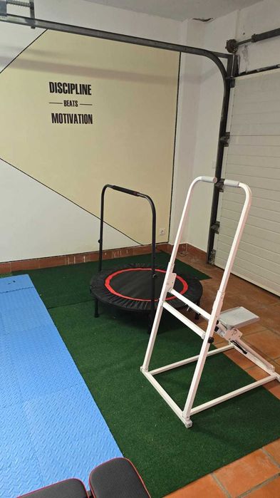 Conjunto de Ginásio com Aparelho de Escalada