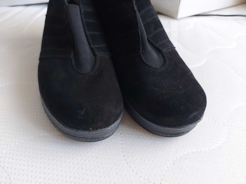 Ботильоны на танкетке