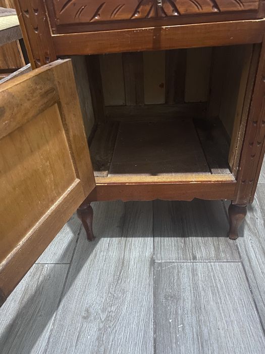 Mesinha de cabeceira usada (em bom estado)