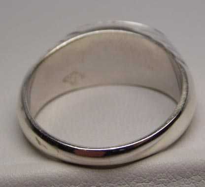 Srebrny pierścionek sygnecik R.25.