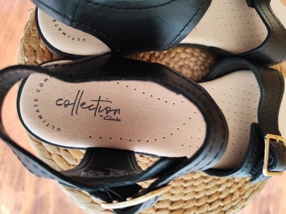 Sandálias em pele Clarks novas tamanho 36