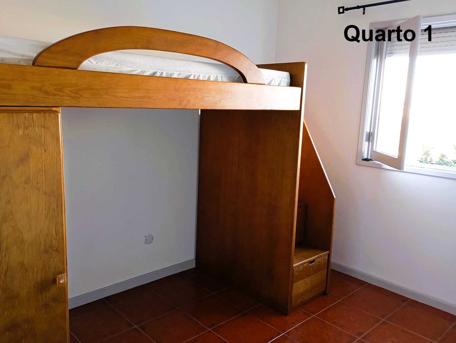 Quarto mobilado em moradia T3