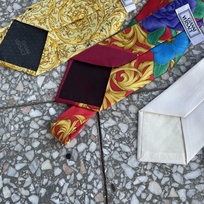 галстуки Gianni versace всі по 349
