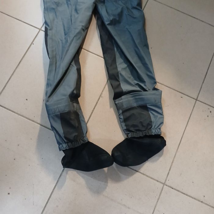 Calça com bota para pesca