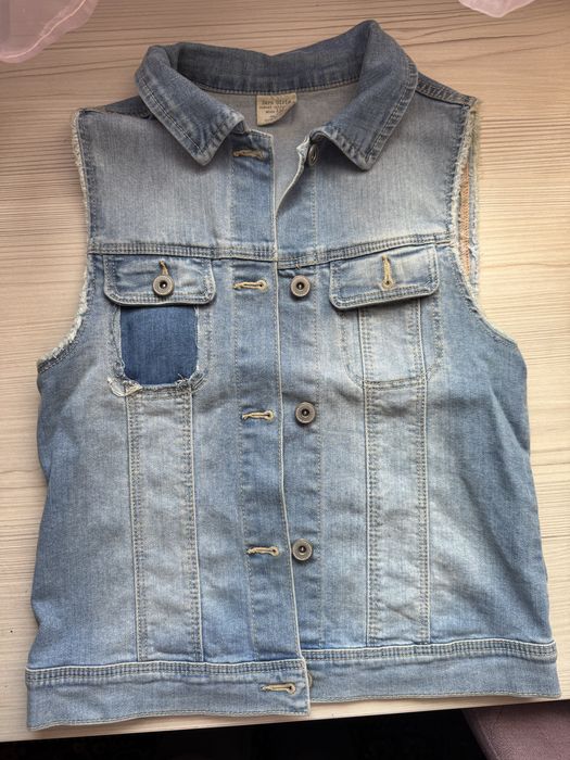 Джинсова жилетка для дівчинки