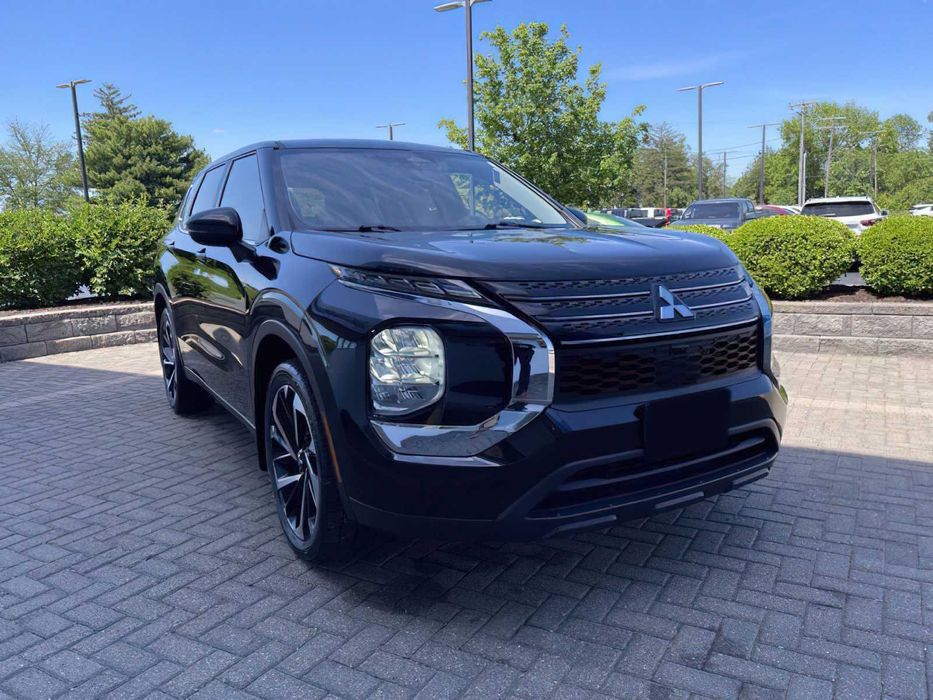 Mitsubishi Outlander      2022