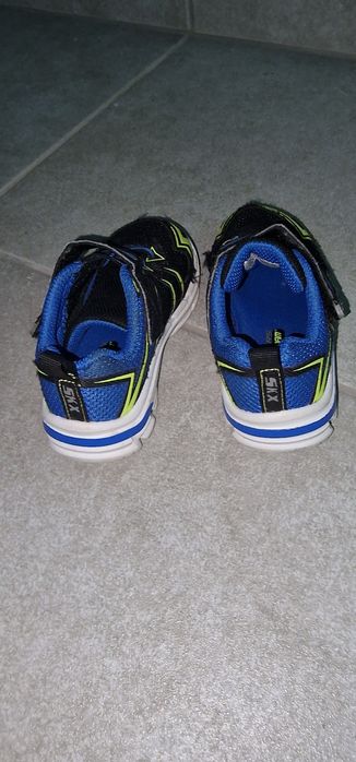 Tenis azuis menino