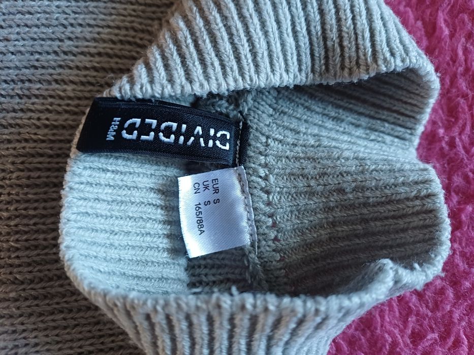 Sweter szary z acrylu