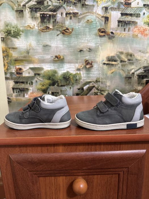 Продаю дитяче взутт б/у. Писати лише на ОЛК