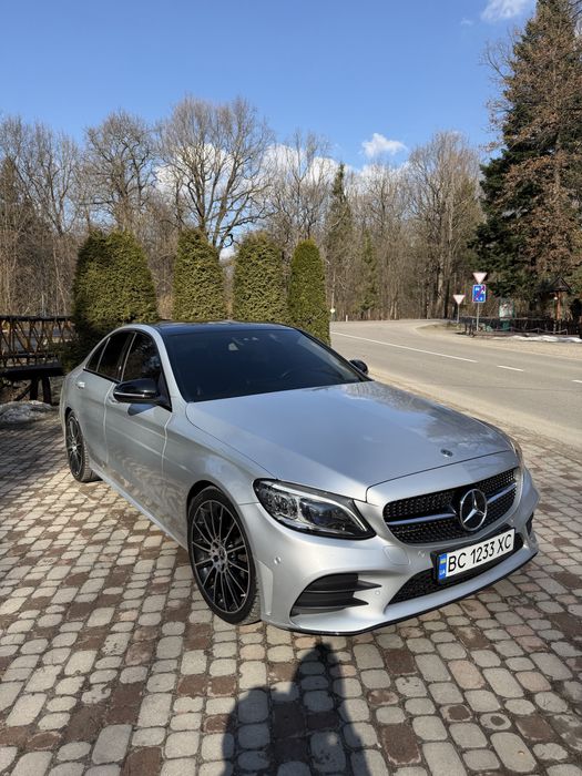 Легковий автомобіль